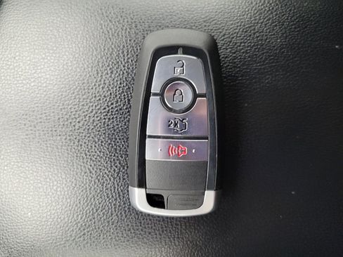 Used 2020 Ford Fusion SE image 32