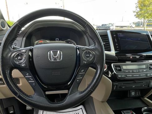 Used 2016 Honda Pilot Touring image 17