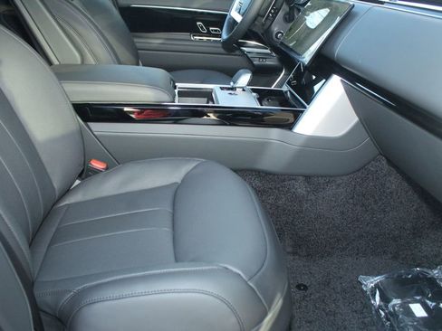 New 2026 Land Rover Range Rover Long Wheelbase SE AWD/4WD image 3