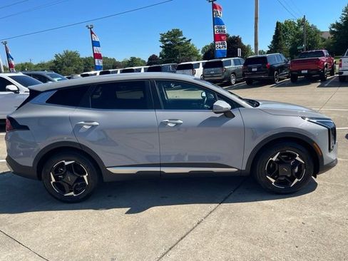 Used 2026 Kia Sportage EX FWD image 8