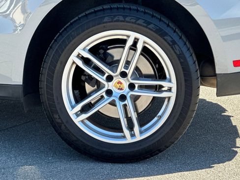 Used 2025 Porsche Macan AWD/4WD image 42