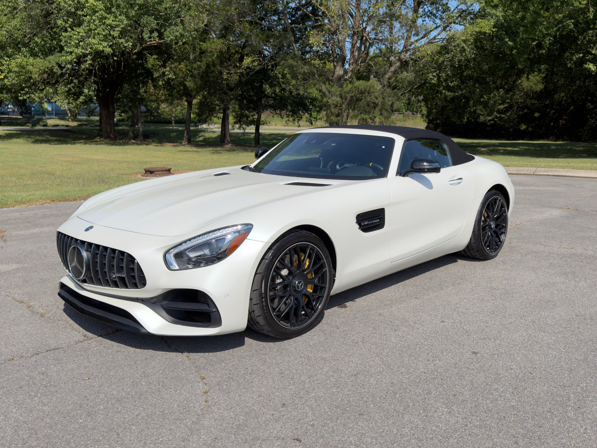 Used 2019 Mercedes-Benz AMG GT Roadster image 2