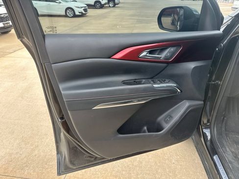 Used 2024 Chevrolet Traverse Z71 w/ LPO, Floor Liner Package AWD/4WD image 8