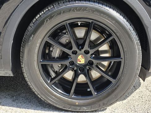 Used 2024 Porsche Cayenne Coupe AWD/4WD image 16