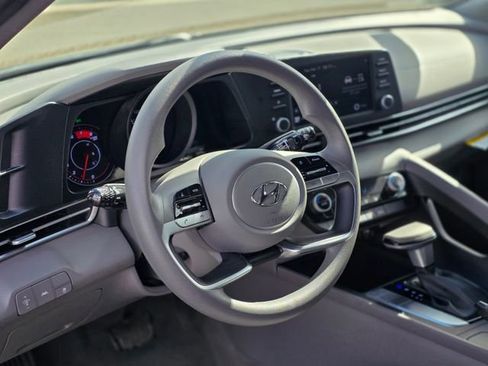 Used 2023 Hyundai Elantra SEL image 11