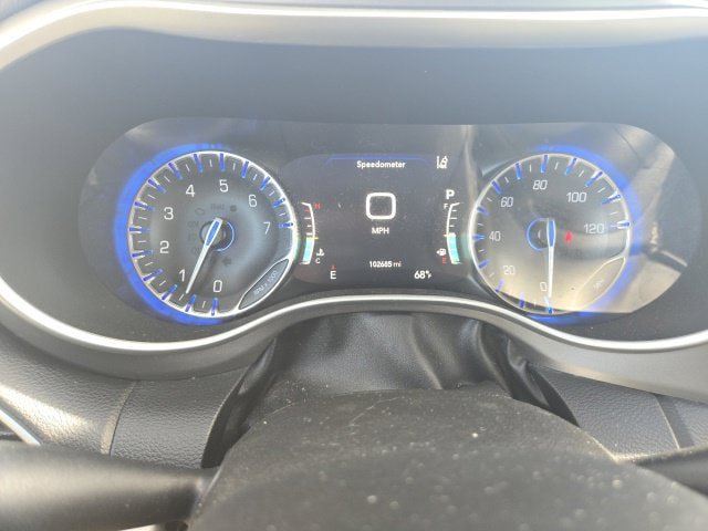 Used 2022 Chrysler Pacifica Touring-L FWD image 17