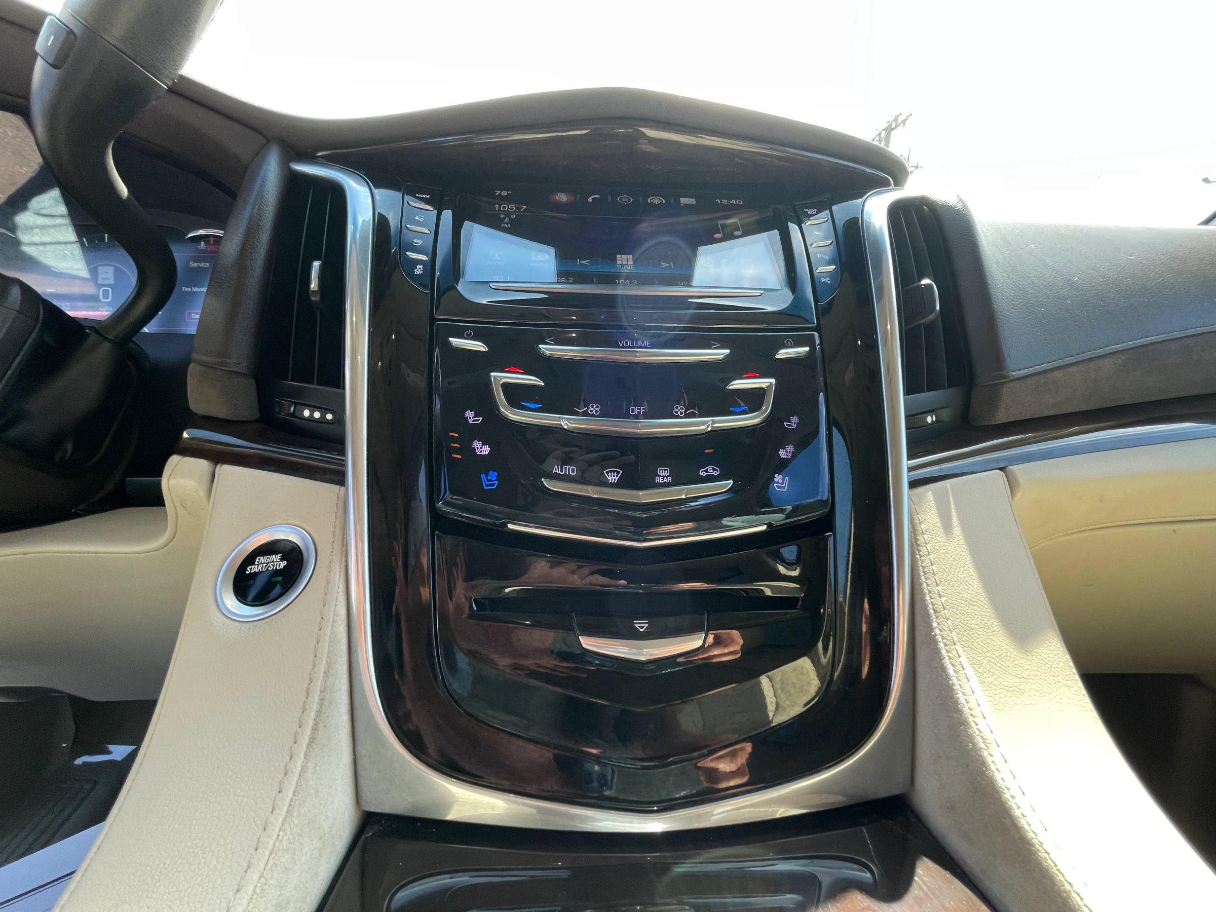 Used 2017 Cadillac Escalade Premium Luxury AWD/4WD image 16