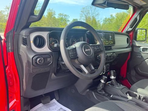 Used 2024 Jeep Wrangler Unlimited Sport AWD/4WD image 10