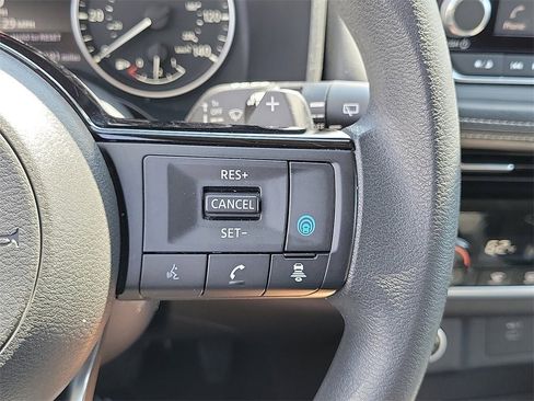 Used 2021 Nissan Rogue SV image 5