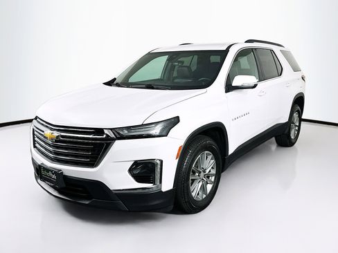 Used 2023 Chevrolet Traverse LT w/ Rear Camera Mirror Package image 3