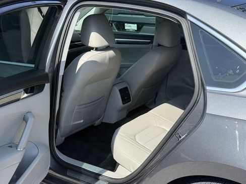 Used 2017 Volkswagen Passat 1.8T SEL Premium FWD image 30