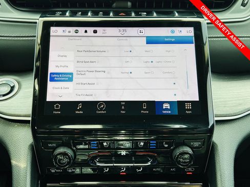 Used 2023 Jeep Grand Cherokee Limited w/ Luxury Tech Group II image 11