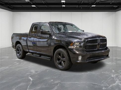 Used 2018 RAM 1500 Express w/ Black Ram 1500 Express Group image 8