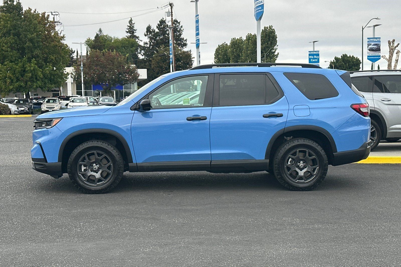 Used 2024 Honda Pilot TrailSport image 2
