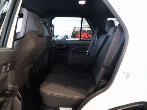 Used 2025 Toyota 4Runner SR5 AWD/4WD image 9