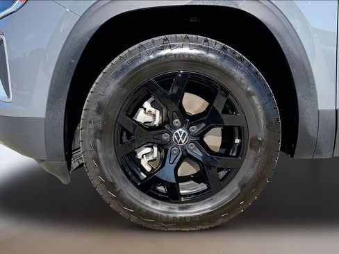 Certified 2025 Volkswagen Atlas Peak Edition SE AWD/4WD image 9