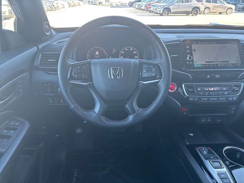 Certified 2025 Honda Ridgeline Black Edition image 18