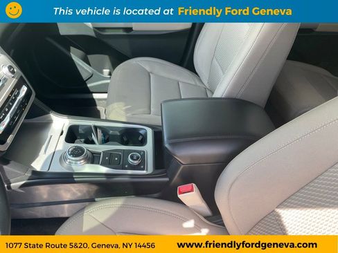 Used 2023 Ford Explorer XLT AWD/4WD image 29
