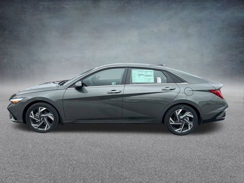 New 2025 Hyundai Elantra Limited image 28