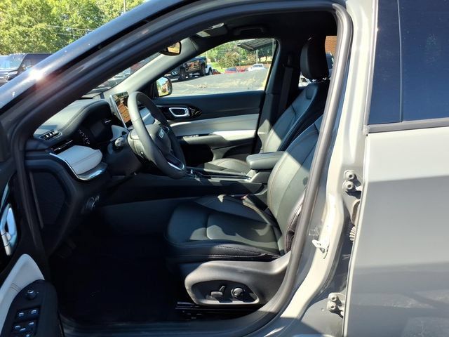Used 2024 Jeep Compass Limited AWD/4WD image 4
