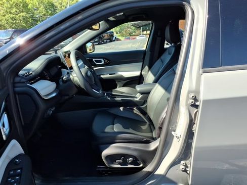 Used 2024 Jeep Compass Limited AWD/4WD image 4