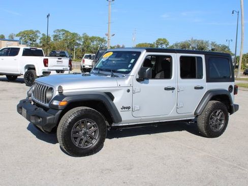 Used 2024 Jeep Wrangler Sport S image 5