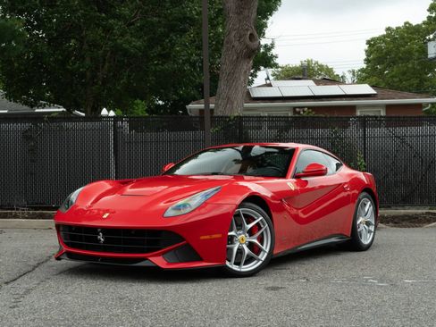 Used 2017 Ferrari F12 Berlinetta RWD image 3