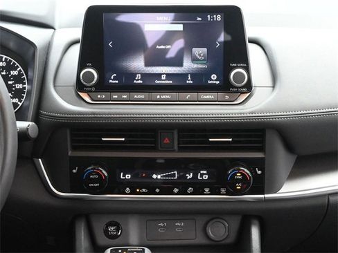 Used 2024 Nissan Rogue SV w/ SV Premium Package image 26