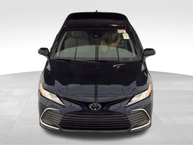 Used 2021 Toyota Camry XLE AWD/4WD image 3