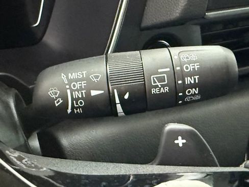 Used 2025 Honda Pilot Touring image 13