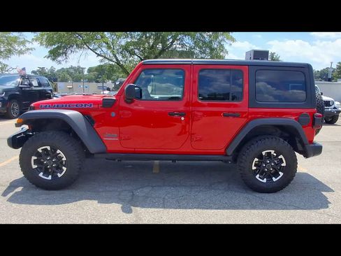 Used 2025 Jeep Wrangler Unlimited Rubicon 4xe w/ Convenience Group AWD/4WD image 5