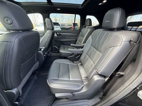 Used 2025 Buick Enclave Avenir AWD/4WD image 26