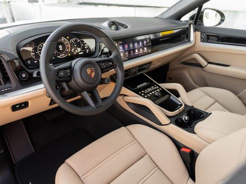 Used 2026 Porsche Cayenne Coupe image 4