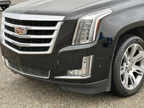 Used 2017 Cadillac Escalade ESV Premium Luxury image 9