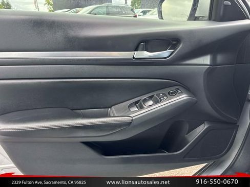 Used 2022 Nissan Altima 2.5 SV FWD image 17