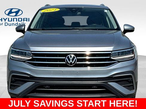 Used 2024 Volkswagen Tiguan SE FWD image 2