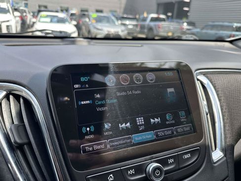 Used 2017 Chevrolet Malibu LT FWD image 25