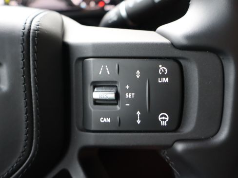 Used 2024 Land Rover Defender 90 X-Dynamic SE AWD/4WD image 20