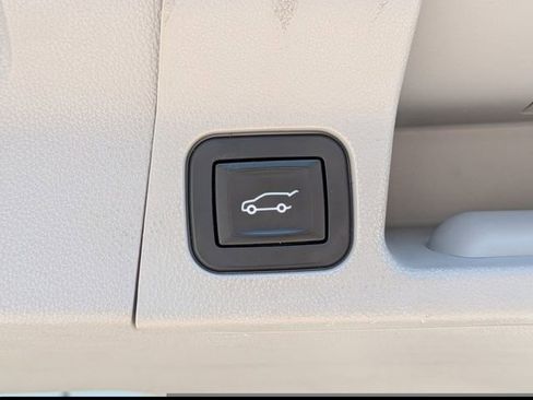 Used 2017 GMC Acadia SLT FWD image 14