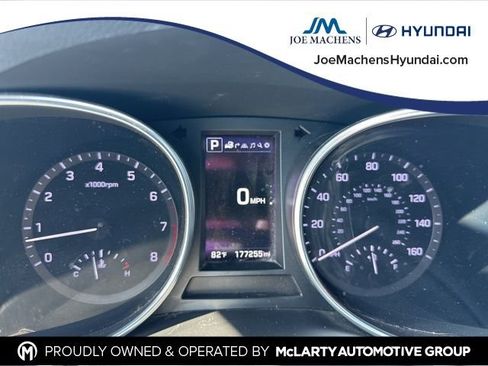 Used 2017 Hyundai Santa Fe Limited image 9