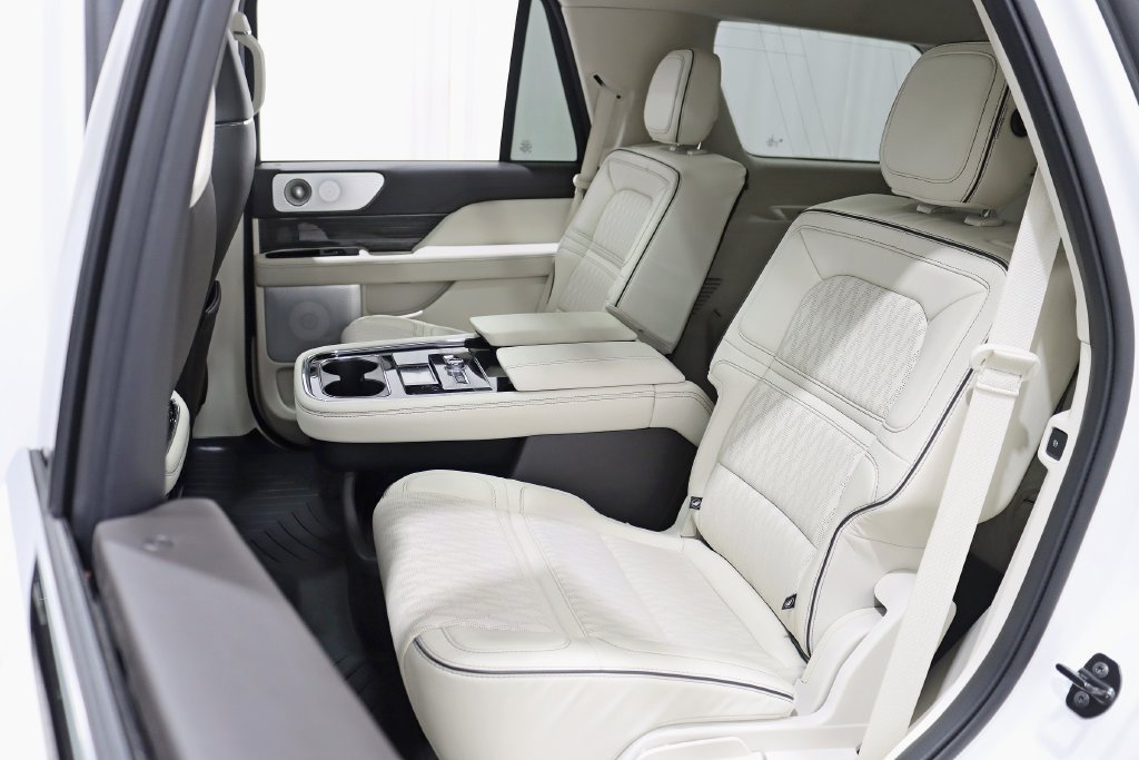 Used 2020 Lincoln Navigator Black Label w/ Cargo Convenience Package AWD/4WD image 32