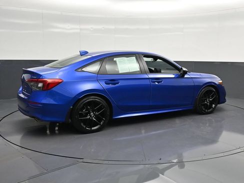 Used 2023 Honda Civic Sport image 3