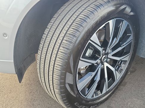 Certified 2025 Volvo XC60 B5 Plus image 12