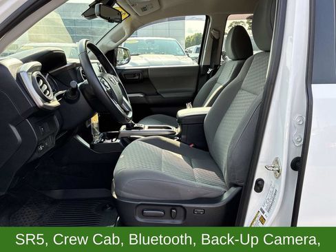 Used 2020 Toyota Tacoma SR5 AWD/4WD image 18