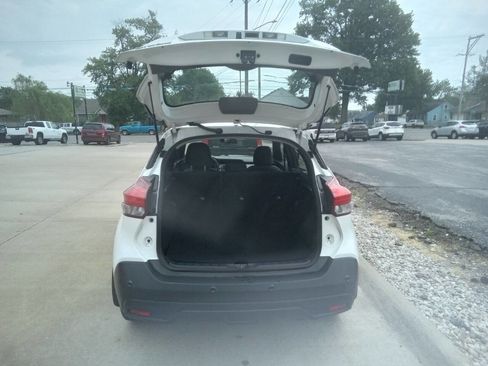 Used 2020 Nissan Kicks S FWD image 11