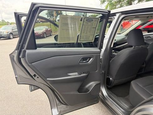 Used 2024 Nissan Rogue S FWD image 16