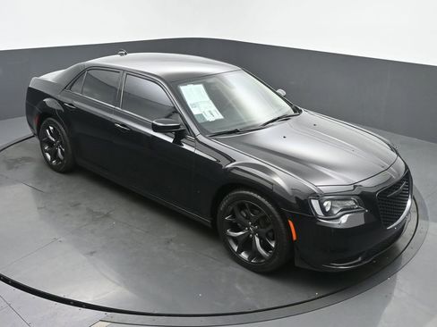 Used 2022 Chrysler 300 Touring w/ Sport Appearance Package RWD image 42