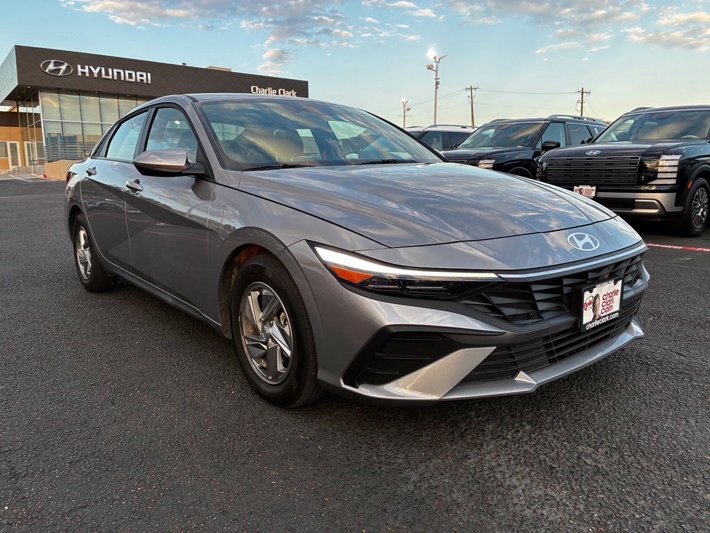 Certified 2026 Hyundai Elantra SE FWD image 7