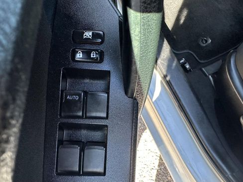 Used 2019 Toyota Corolla LE image 17