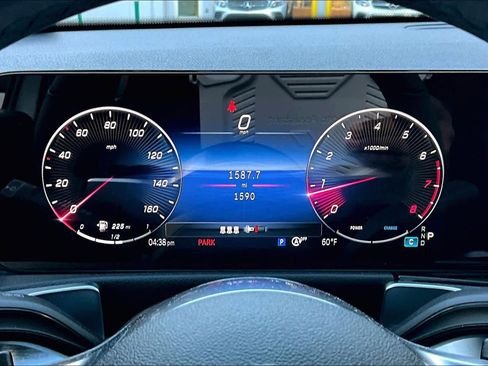 Used 2025 Mercedes-Benz GLB 250 image 25